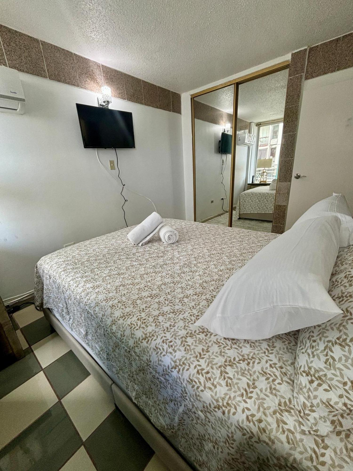 סן חואן Isla Verde Modern Apartment With Pool מראה חיצוני תמונה